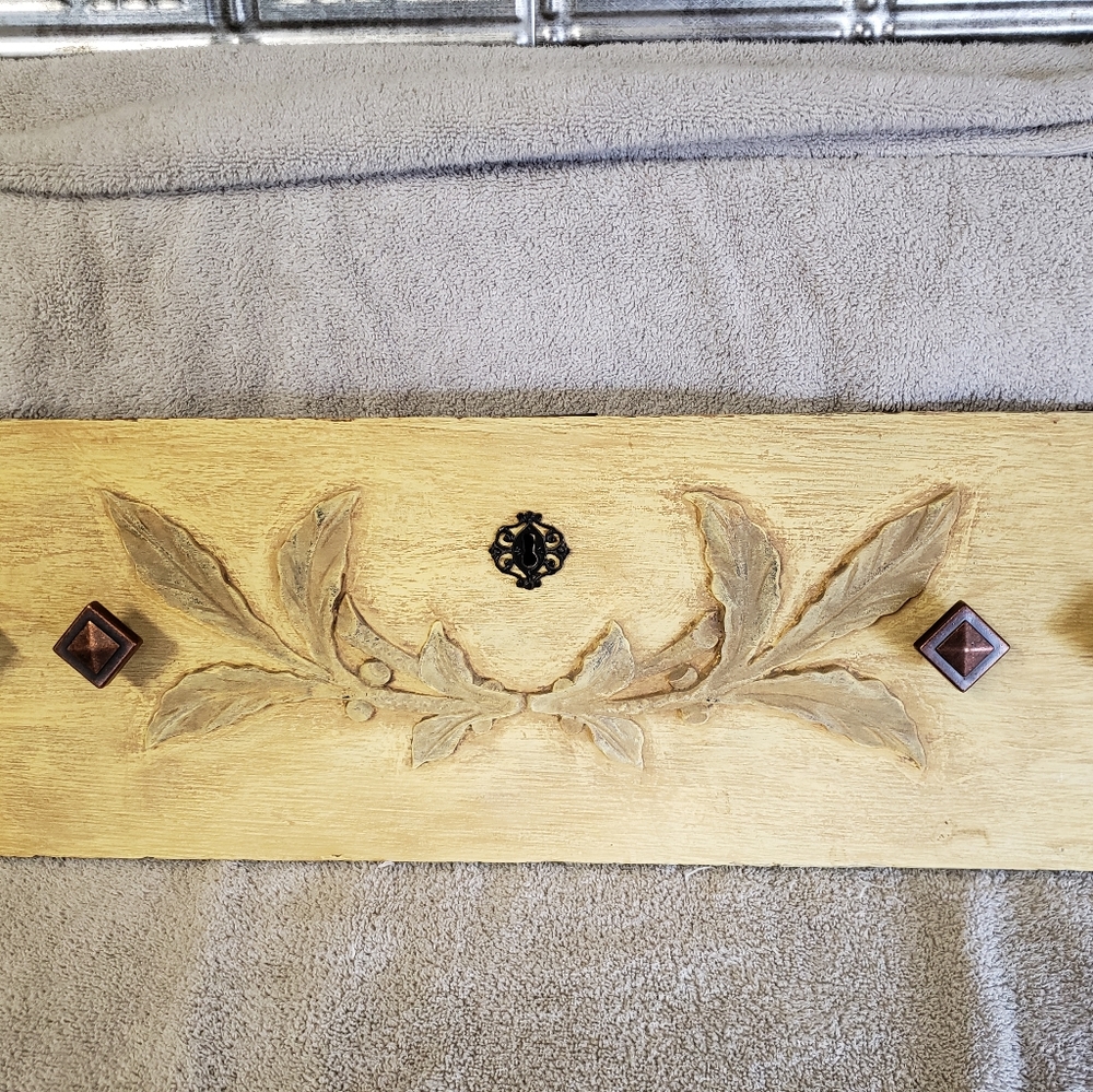 4 hook Wall rack